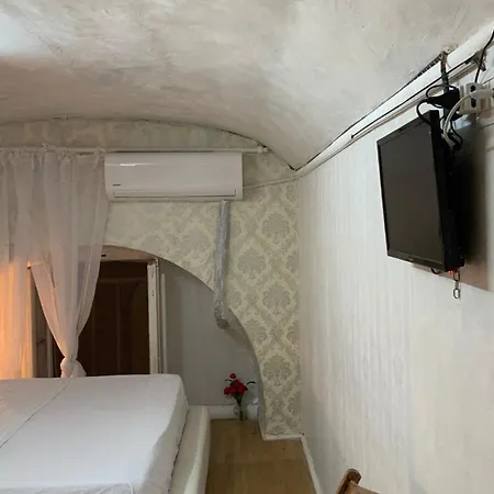 Apartment Arch House